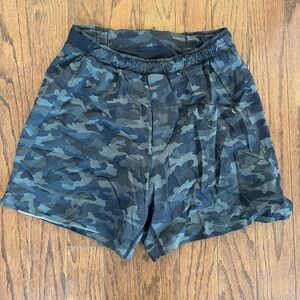 Men’s Black Camo Lululemon Surge Shorts Lined 6 Inch Medium M